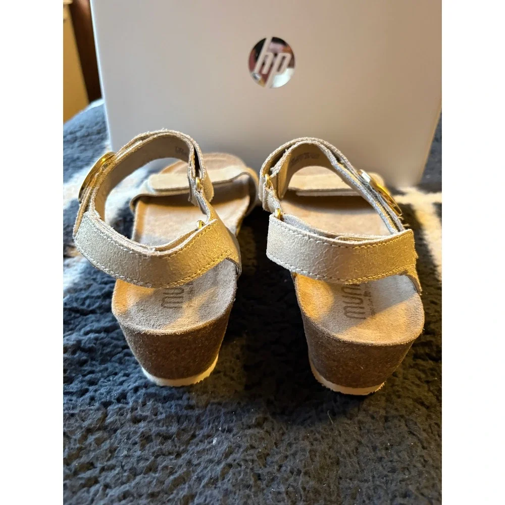 Munro Gold Metallic Leather Cork Wedge Sandals Womens 7W M491548